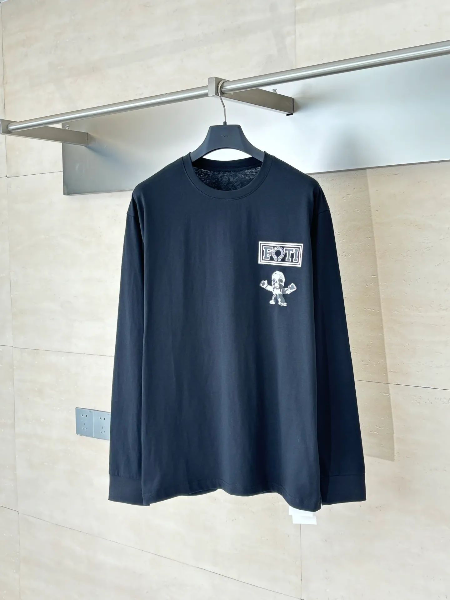 P290 Chrome Heart*/Chrome Heart foti skull colorful printed long sleeves. The fabric is made of 26-woven 220g cotton. The printing is printed with thermoset ink. Customized accessories Size: S/M/L